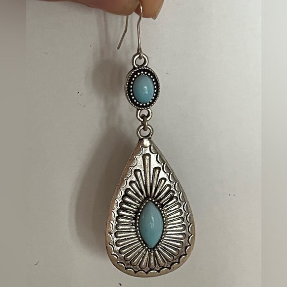 Costume Earrings silver metal and blue stone coastal boho dangling teardrop - Picture 5 of 8